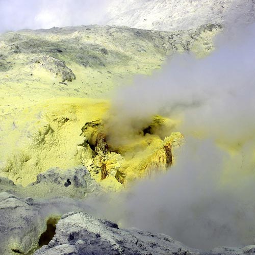 Health impacts of volcanic gases